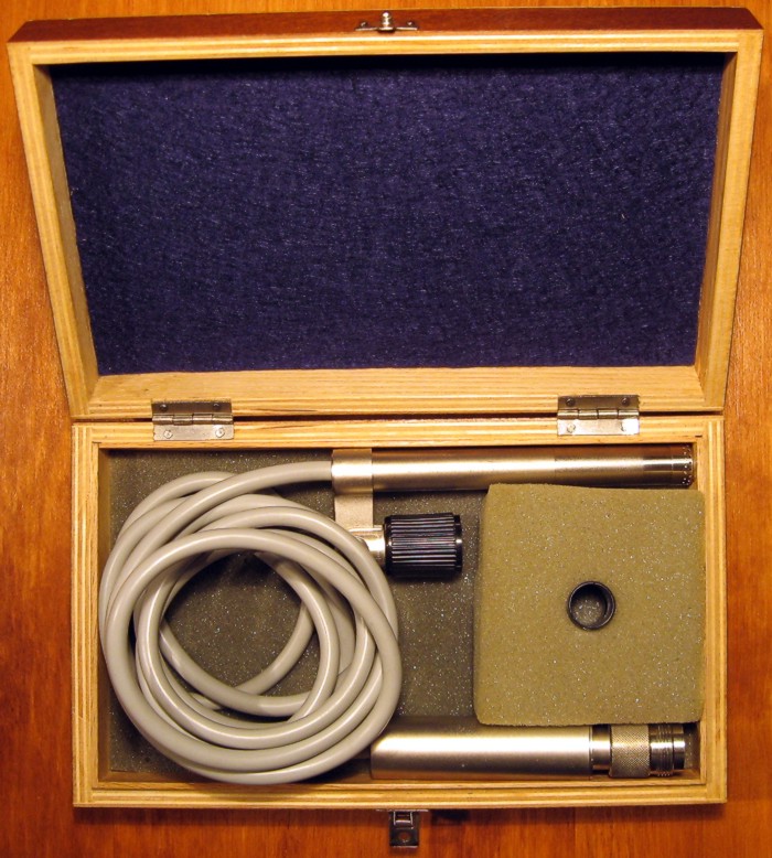 Mikrofon R-F-T DDR MV 201 Nr. 13921 s mikrofonn vlokou RFT MK221 Nr.10981 v originln krabice