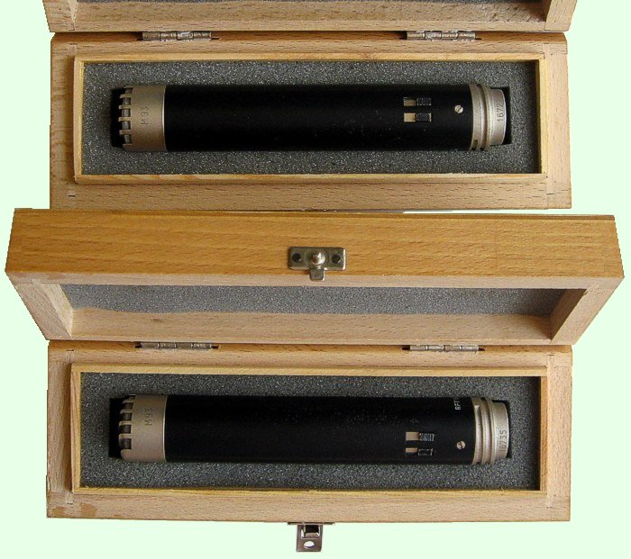 Mikrofon R-F-T DDR MV 692 Nr. 16727 s kapsl M93 Nr. 7574 v originln krabice a mikrofon R-F-T DDR MV 692 Nr. 16735 s kapsl M93 Nr. 7605 v originln krabice