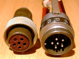 Konektor mikrofonu AMC 412 a kabelov protikus  vrobce Elektro-Praga  Jablonec n. Nisou typu 700.7 nazvan "Tanvald".