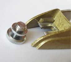 Mikrofon GRUNDIG GDM 121 - detail stoln�ho stoj�nku