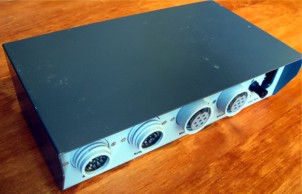 Napaje� R-F-T GDR N 691 Nr. 17980 zadn� pohled na konektory