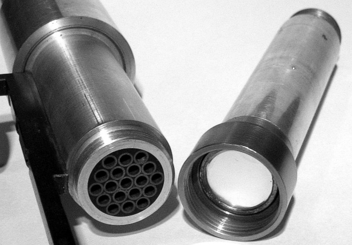 Kondenz�torov� linkov� mikrofon AMC 360 - detail konce svazku trubek.