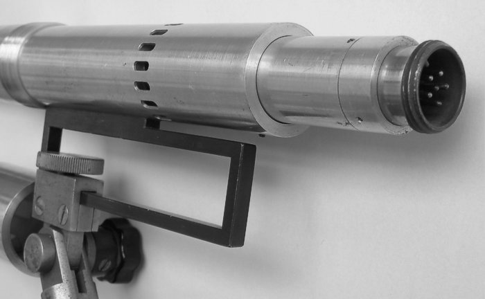 Kondenz�torov� linkov� mikrofon AMC 360 - korpus mikrofonu s v�stupn�m konektore  v�robce Elektro-Praga  Jablonec n.&nbsp;Nisou naz�van�m "Tanvald".