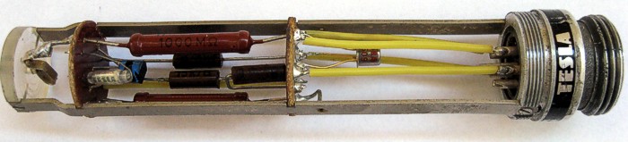 Kondenz�torov� tranzistorov� mikrofon AMC 500 rozebran�