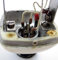 Mikrofon AMP 410 - detail zapojen� v�stupn�ho konektoru