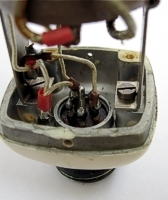 Mikrofon AMP 410 - detail zapojen� v�stupn�ho konektoru