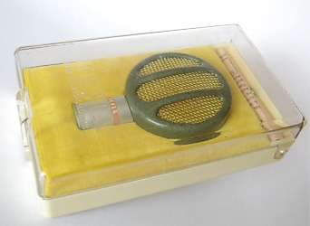 Mikrofon TESLA AMK 102. Varianta s jinou orientac� m��ky