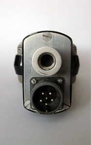 P�skov� (ribbon) mikrofon - p�ipojovac� konektor