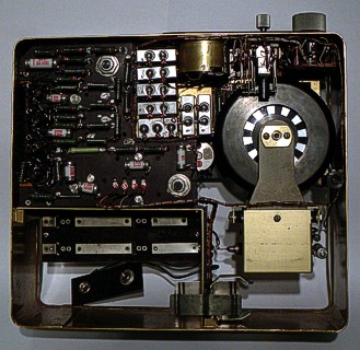 Magnetofon KMG1 rozebran�