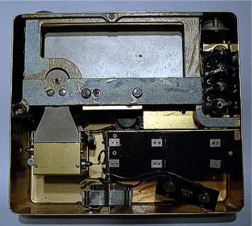 Magnetofon KMG1 rozebran�